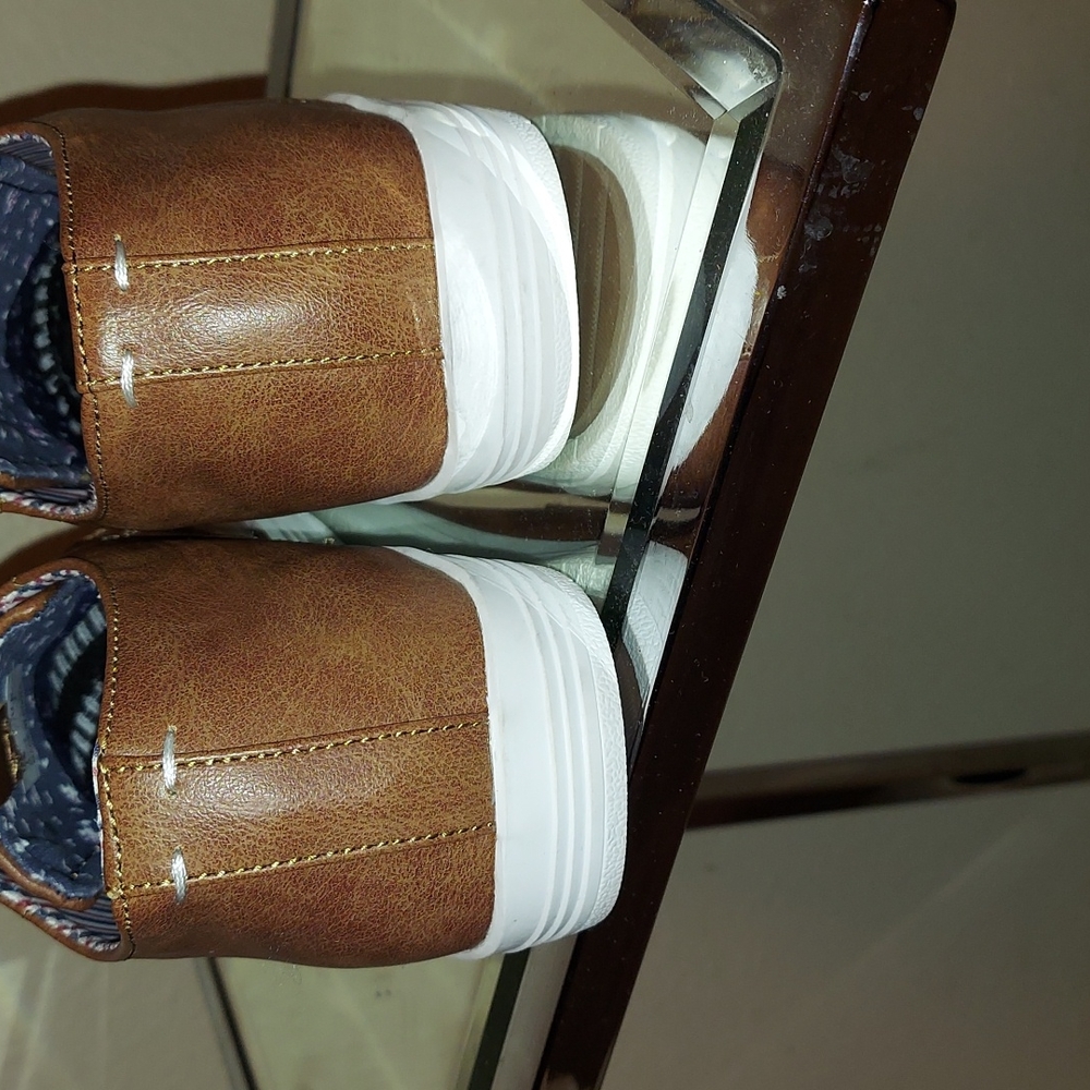 Shoes - Picture 4 of 7